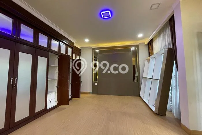 Lokasi strategis! Rumah siap pakai dikontrakkan di Medan Perjuangan LB 256m2 Lokasi strategis! Rumah siap pakai dikontrakkan di Medan Perjuangan LB 256m2