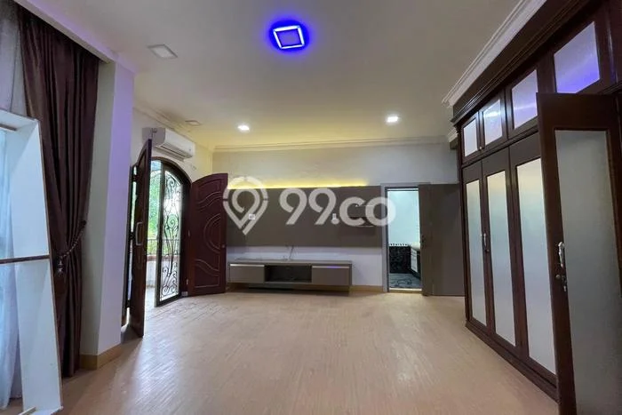 Lokasi strategis! Rumah siap pakai dikontrakkan di Medan Perjuangan LB 256m2 Lokasi strategis! Rumah siap pakai dikontrakkan di Medan Perjuangan LB 256m2