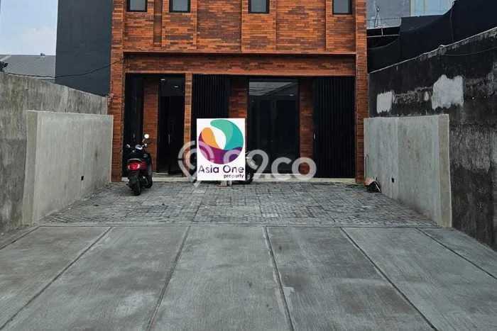 Ruko disewakan di Cakung Jakarta Timur dengan luas bangunan 120m2 Ruko disewakan di Cakung Jakarta Timur dengan luas bangunan 120m2