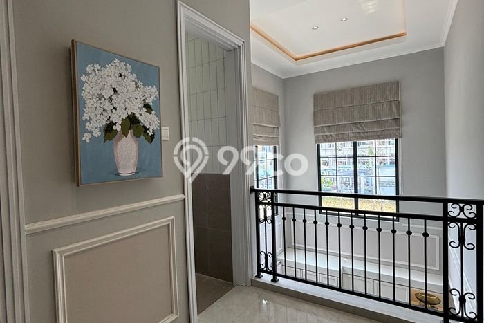 Rumah Mewah LB 128m2 Siap Pakai Desain Elegan di Grand Wisata, Bekasi Rumah Mewah LB 128m2 Siap Pakai Desain Elegan di Grand Wisata, Bekasi