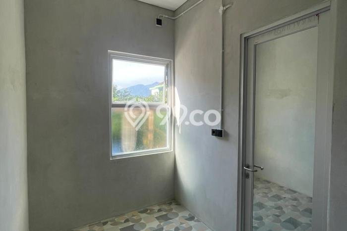 Area Ramai! Komersial Dijual di Mijen untuk Bisnis Luas Bangunan 250m2 Area Ramai! Komersial Dijual di Mijen untuk Bisnis Luas Bangunan 250m2