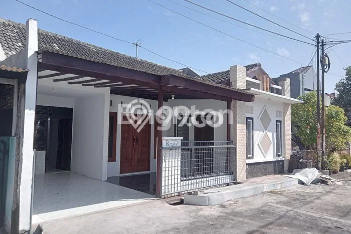 Jual Rumah Bagus Siap Huni LB 123m2 di Pedurungan, Semarang Jual Rumah Bagus Siap Huni LB 123m2 di Pedurungan, Semarang