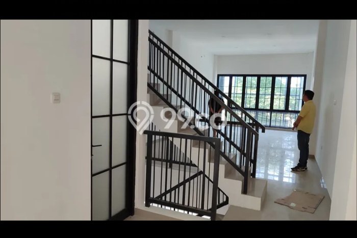 FOR RENT! Ruko di Raya Darmo Cocok untuk Bisnis 86m2 FOR RENT! Ruko di Raya Darmo Cocok untuk Bisnis 86m2