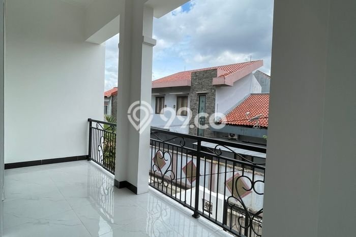 Rumah Luas Asri 3 KT Siap Pakai di Jatiwaringin Jakarta Timur Rumah Luas Asri 3 KT Siap Pakai di Jatiwaringin Jakarta Timur