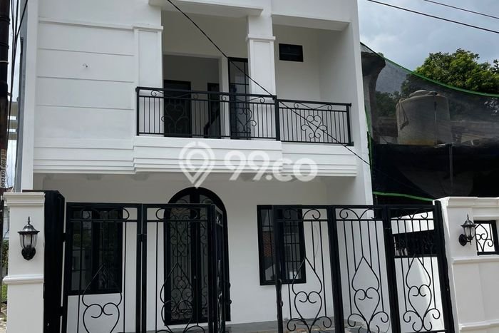 Rumah Luas Asri 3 KT Siap Pakai di Jatiwaringin Jakarta Timur Rumah Luas Asri 3 KT Siap Pakai di Jatiwaringin Jakarta Timur