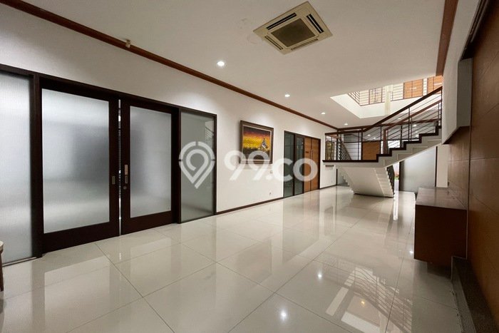 Komersial di Menteng, Luas 761m², Mainroad, Area Ramai Komersial di Menteng, Luas 761m², Mainroad, Area Ramai