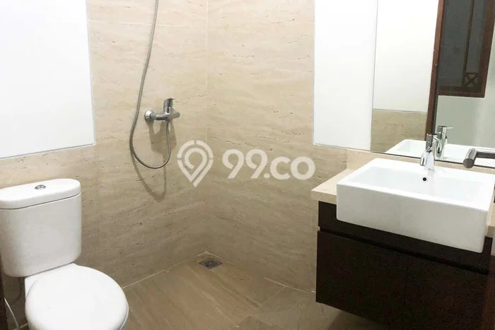 LOKASI PREMIUM! Rumah di , 4 KT, Lingkungan Strategis, LT 160m2m² Bangunan 305m2m² LOKASI PREMIUM! Rumah di , 4 KT, Lingkungan Strategis, LT 160m2m² Bangunan 305m2m²