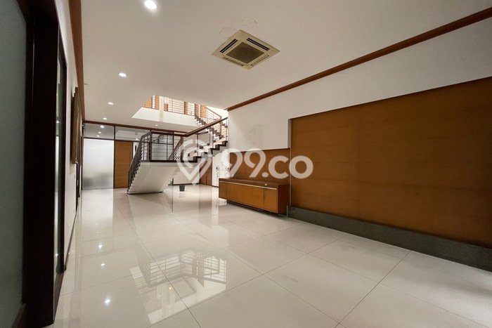 Komersial di Menteng, Luas 761m², Mainroad, Area Ramai Komersial di Menteng, Luas 761m², Mainroad, Area Ramai