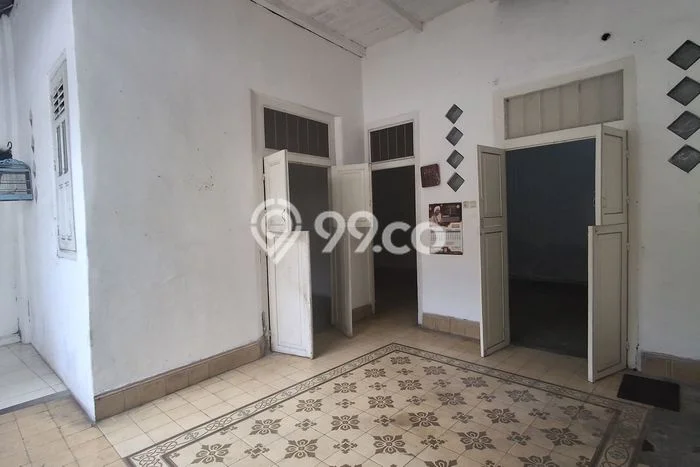 Lokasi terbaik! Rumah siap pakai dikontrakkan di Pasar Kliwon LB 150m2 Lokasi terbaik! Rumah siap pakai dikontrakkan di Pasar Kliwon LB 150m2