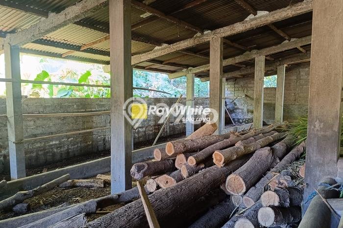 Unit Komersial Dijual di Selogiri Wonogiri Luas Bangunan 350m2 Unit Komersial Dijual di Selogiri Wonogiri Luas Bangunan 350m2