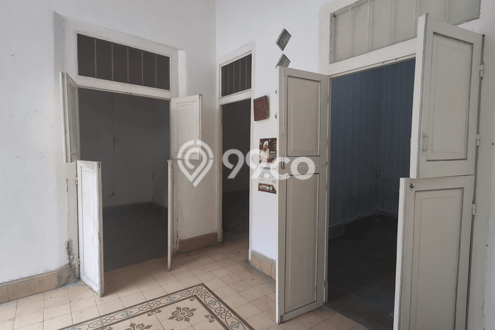 Lokasi terbaik! Rumah siap pakai dikontrakkan di Pasar Kliwon LB 150m2 Lokasi terbaik! Rumah siap pakai dikontrakkan di Pasar Kliwon LB 150m2
