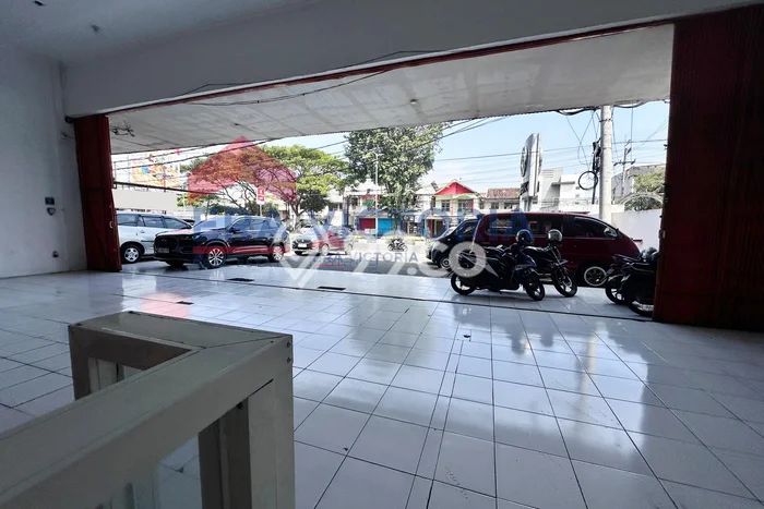Ruko disewakan di Blimbing Malang dengan luas bangunan 604m2 Ruko disewakan di Blimbing Malang dengan luas bangunan 604m2