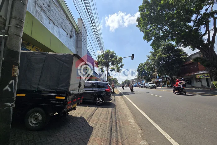 Disewakan Gudang Pinggir Jalan Ramai Akses Kendaraan Besar Kota Malang Disewakan Gudang Pinggir Jalan Ramai Akses Kendaraan Besar Kota Malang