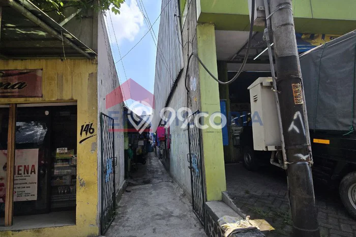 Disewakan Gudang Pinggir Jalan Ramai Akses Kendaraan Besar Kota Malang Disewakan Gudang Pinggir Jalan Ramai Akses Kendaraan Besar Kota Malang