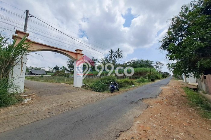 Tanah di Tajinan, Luas 143m2m², Akses Jalan Raya Tanah di Tajinan, Luas 143m2m², Akses Jalan Raya
