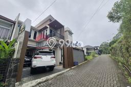 Rumah Mewah Dijual LT 236m2 di Batu, Batu Rumah Mewah Dijual LT 236m2 di Batu, Batu