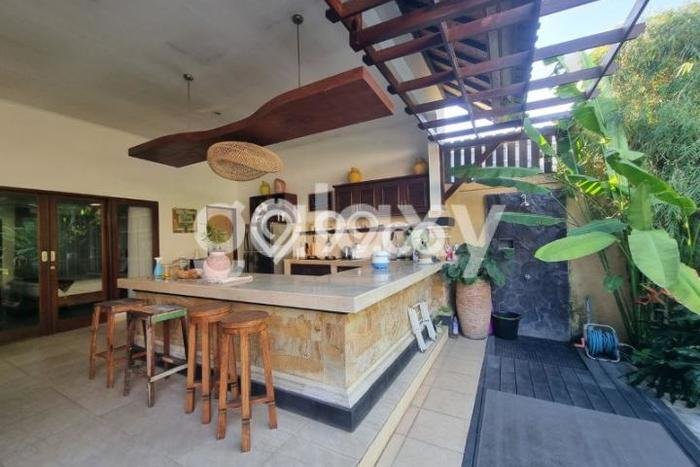 LOKASI PREMIUM! Vila di Kuta, Luas 250m2m², Akses Mudah Pusat Kota LOKASI PREMIUM! Vila di Kuta, Luas 250m2m², Akses Mudah Pusat Kota