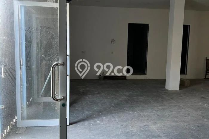Unit Ruko disewakan di Karawaci Tangerang dengan LT 450m2 / LB 390m2 Unit Ruko disewakan di Karawaci Tangerang dengan LT 450m2 / LB 390m2