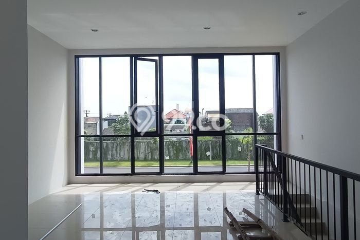 Disewakan Ruko di Taman Sidoarjo LT 80m2, LB 70m2 Disewakan Ruko di Taman Sidoarjo LT 80m2, LB 70m2