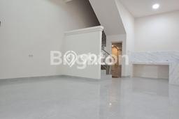 Rumah Terawat di Pademangan, Jakarta Utara, LT 70m2m², LB 200m2m² Rumah Terawat di Pademangan, Jakarta Utara, LT 70m2m², LB 200m2m²