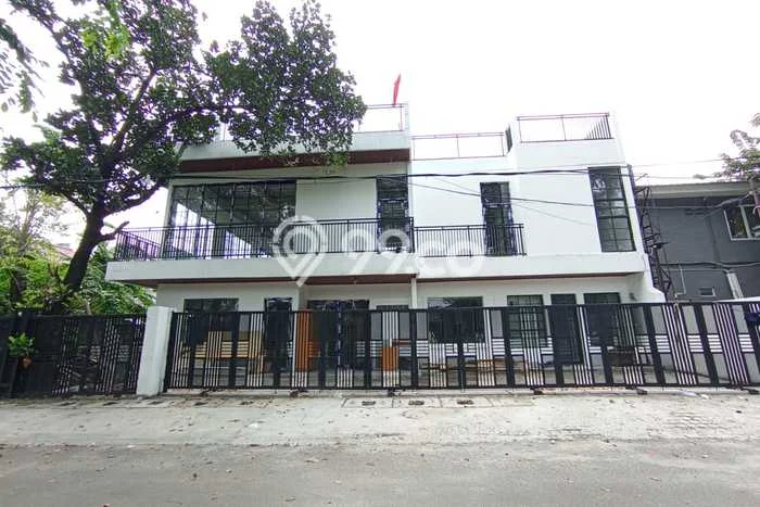 Siap Huni Rumah Mewah 5 Kamar di Tebet Dekat ke Mana Pun Siap Huni Rumah Mewah 5 Kamar di Tebet Dekat ke Mana Pun