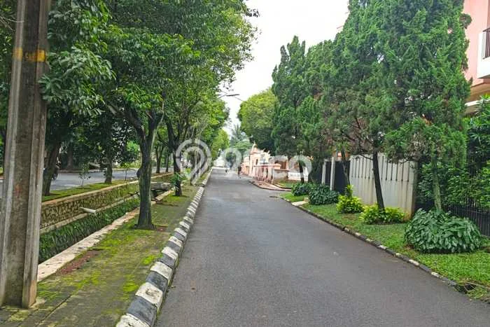 Hunian Elit LB 200m2 Siap Huni Desain Elegan di Sektor 5 - Bintaro, Tangerang Selatan Hunian Elit LB 200m2 Siap Huni Desain Elegan di Sektor 5 - Bintaro, Tangerang Selatan