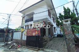Siap Huni Rumah Mewah 3 Kamar di Kebayoran Baru Dekat ke Mana Pun Siap Huni Rumah Mewah 3 Kamar di Kebayoran Baru Dekat ke Mana Pun