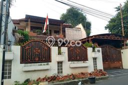 Hunian Mewah Dijual LT 379m2 di Kebon Jeruk, Jakarta Barat Hunian Mewah Dijual LT 379m2 di Kebon Jeruk, Jakarta Barat