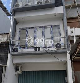 LOKASI TERBAIK! Ruko di , Luas 90m2m², Akses Utama LOKASI TERBAIK! Ruko di , Luas 90m2m², Akses Utama