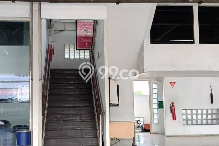 Unit Komersial Paling Strategis di Serpong Tangerang Selatan dengan LB 900m2 Unit Komersial Paling Strategis di Serpong Tangerang Selatan dengan LB 900m2