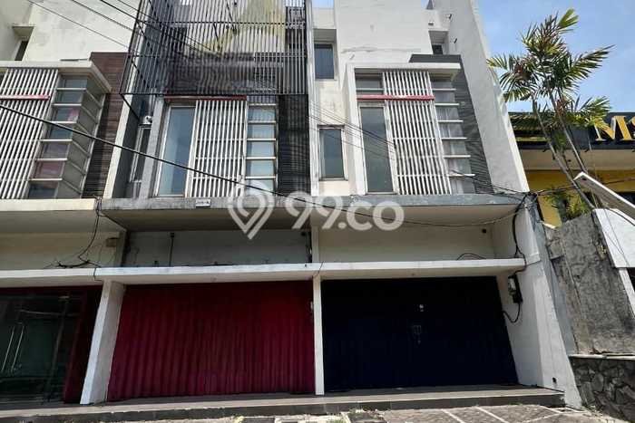 LOKASI PREMIUM! Ruko di Jemursari, Luas 300m2m², Akses Utama LOKASI PREMIUM! Ruko di Jemursari, Luas 300m2m², Akses Utama