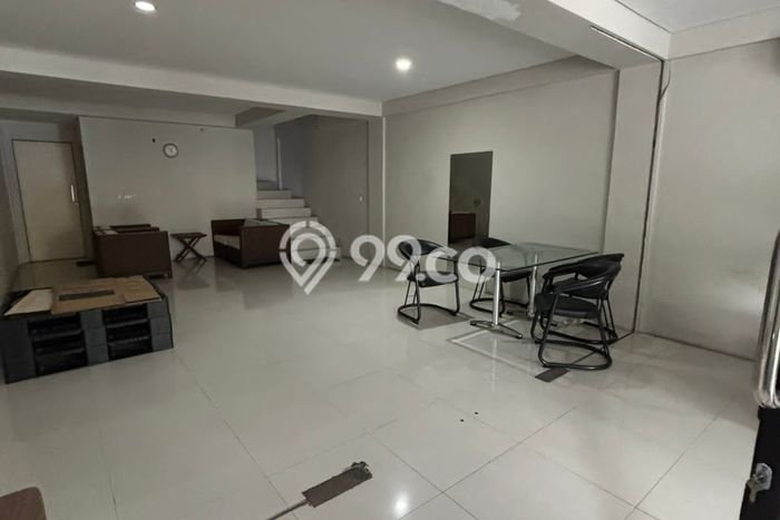 Ruko Dijual di Surabaya LT 100m2 & LB 235m2 Lokasi Terbaik! Ruko Dijual di Surabaya LT 100m2 & LB 235m2 Lokasi Terbaik!