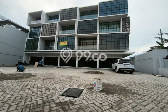 Unit Ruko Dijual di Surabaya LT 142m2 & LB 360m2 Unit Ruko Dijual di Surabaya LT 142m2 & LB 360m2