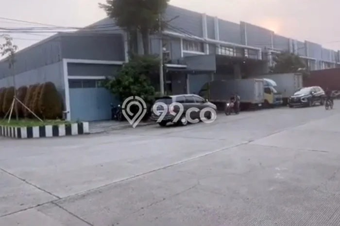 Disewakan Gudang di Kawasan Ramai Cengkareng Barat Luas 1500m2 Disewakan Gudang di Kawasan Ramai Cengkareng Barat Luas 1500m2