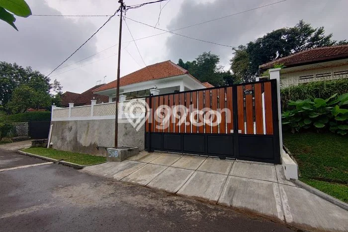 Rumah Luxury Modern Tanpa Renovasi di Baranangsiang Bogor Rumah Luxury Modern Tanpa Renovasi di Baranangsiang Bogor