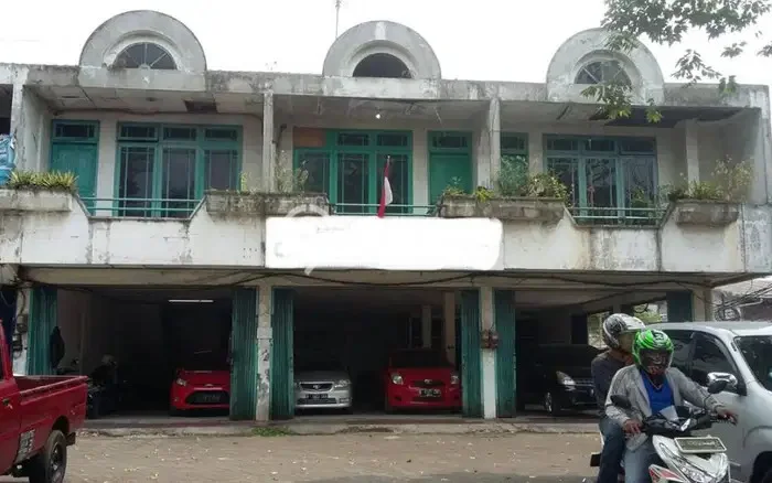 Ruko disewakan di Karawaci Tangerang dengan luas bangunan 405m2 Ruko disewakan di Karawaci Tangerang dengan luas bangunan 405m2