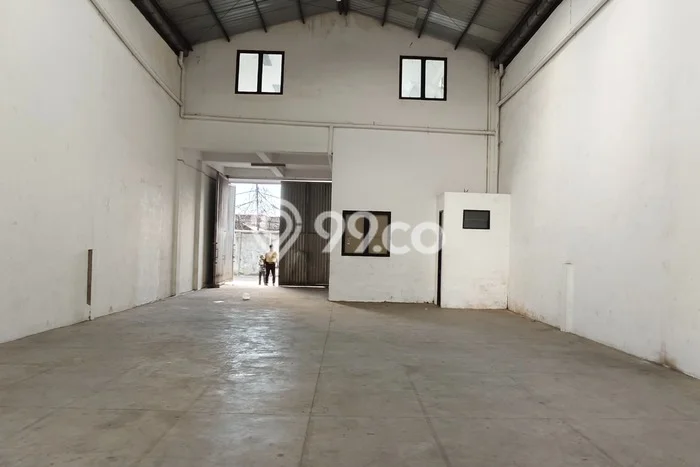Unit Gudang Disewakan di Saharjo di Area Ramai & Strategis Unit Gudang Disewakan di Saharjo di Area Ramai & Strategis