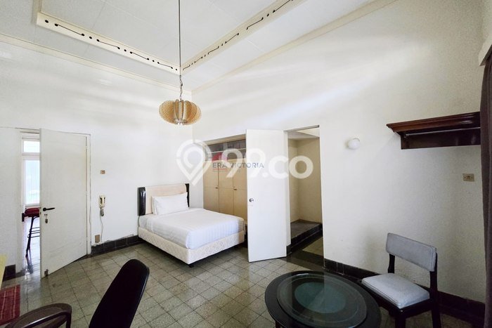 Rumah Asri di Klojen, Malang, LT 1479m2m² Bangunan 424m2m² Rumah Asri di Klojen, Malang, LT 1479m2m² Bangunan 424m2m²