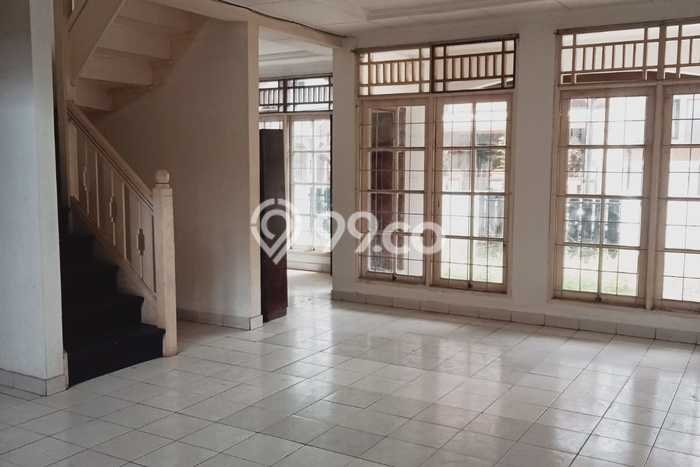 Rumah Luas Asri 3 KT Siap Pakai di Bintaro Tangerang Selatan Rumah Luas Asri 3 KT Siap Pakai di Bintaro Tangerang Selatan