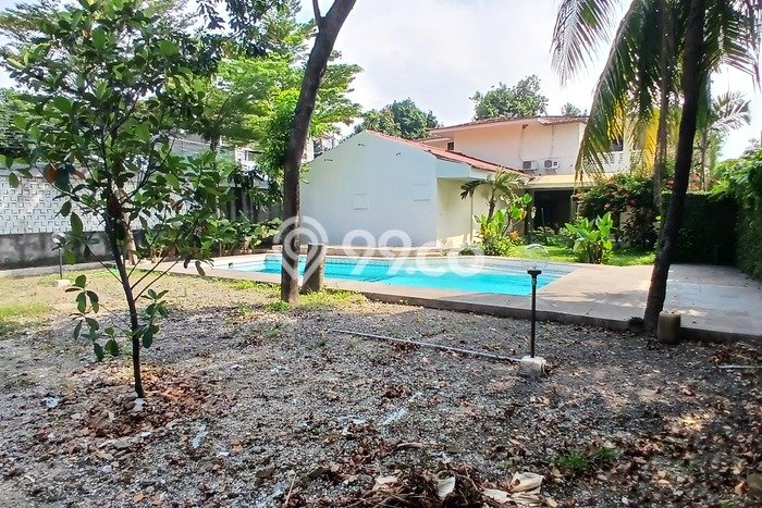Rumah Bagus Disewakan di Kemang, Jakarta Selatan LT 1400m2, LB 750m2 Rumah Bagus Disewakan di Kemang, Jakarta Selatan LT 1400m2, LB 750m2