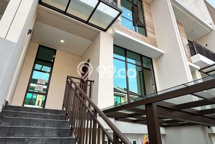 Hunian Mewah LB 293m2 Siap Huni Desain Elegan di Pondok Indah, Jakarta Selatan Hunian Mewah LB 293m2 Siap Huni Desain Elegan di Pondok Indah, Jakarta Selatan