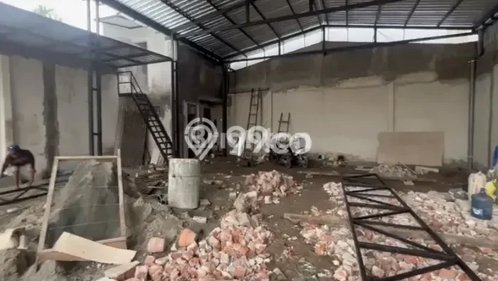 Area Ramai! Gudang Dijual di Mojosari untuk Bisnis Luas Bangunan 200m2 Area Ramai! Gudang Dijual di Mojosari untuk Bisnis Luas Bangunan 200m2