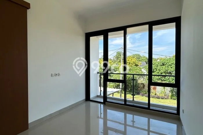 For Sale Rumah 4 Kamar Lokasi Strategis Nyaman dan Strategis di Ciputat For Sale Rumah 4 Kamar Lokasi Strategis Nyaman dan Strategis di Ciputat