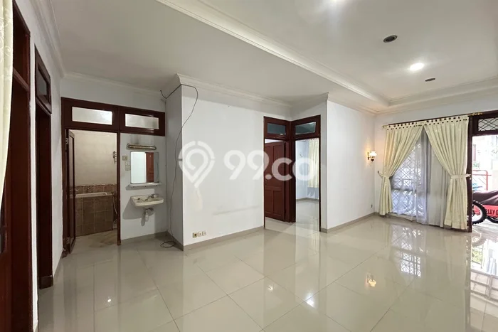 Disewakan Rumah Murah di Raffles Hills Jakarta Timur dengan 3 KT Disewakan Rumah Murah di Raffles Hills Jakarta Timur dengan 3 KT