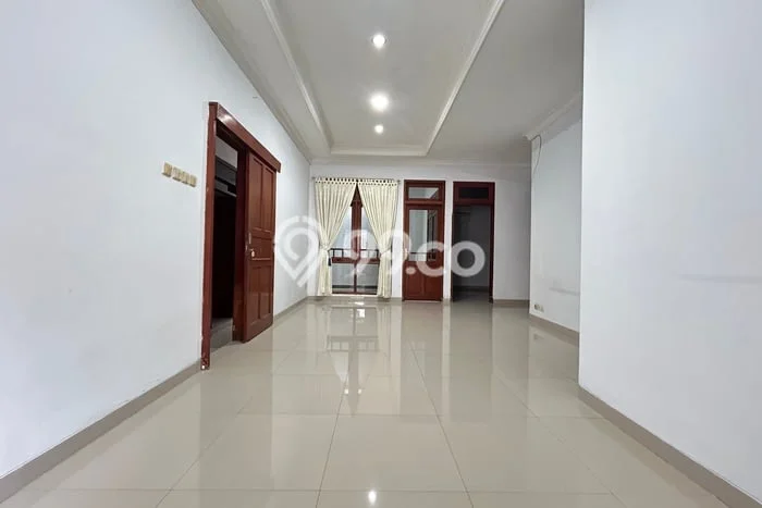 Disewakan Rumah Murah di Raffles Hills Jakarta Timur dengan 3 KT Disewakan Rumah Murah di Raffles Hills Jakarta Timur dengan 3 KT