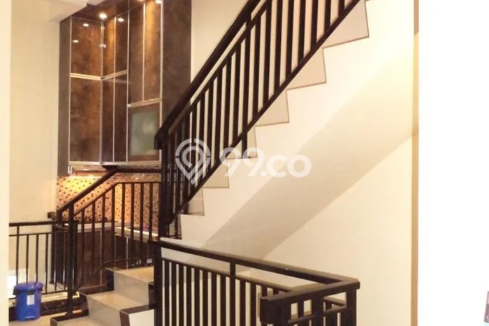 Dijual Hunian Rumah Terawat 8 KT di Sektor 8-Gading Serpong, Tangerang Dijual Hunian Rumah Terawat 8 KT di Sektor 8-Gading Serpong, Tangerang