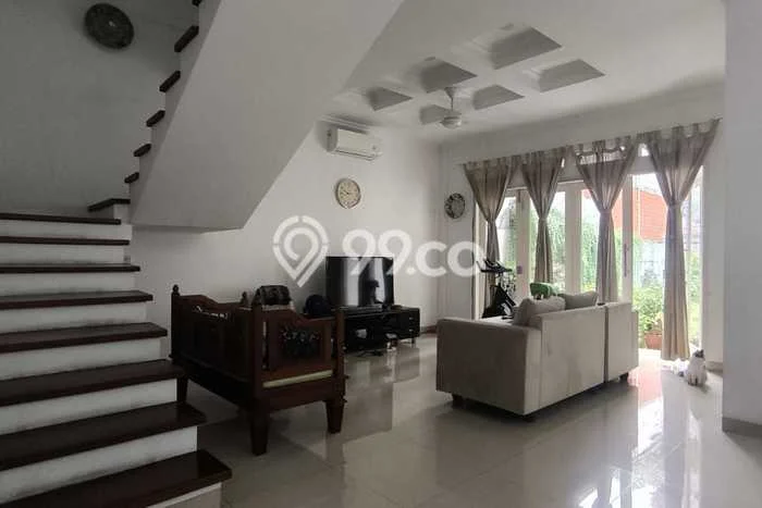 Hunian Mewah Dijual LT 1040m2 di Pasar Minggu, Jakarta Selatan Hunian Mewah Dijual LT 1040m2 di Pasar Minggu, Jakarta Selatan