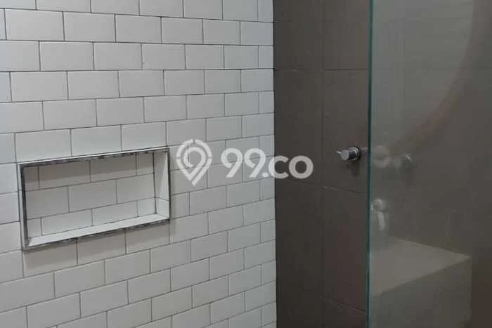 Rumah Strategis Modern Lb 180m2 di Cipondoh, Tangerang Rumah Strategis Modern Lb 180m2 di Cipondoh, Tangerang