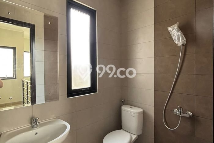 Disewakan! Rumah 2 Kamar Tidur &
2 Kamar Mandi di Summarecon Crown Gading, Bekasi Disewakan! Rumah 2 Kamar Tidur &
2 Kamar Mandi di Summarecon Crown Gading, Bekasi