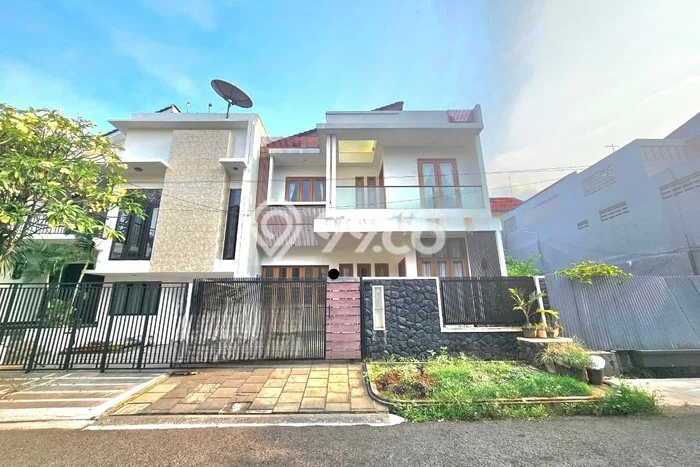 Rumah Elit Modern Tanpa Renovasi di Pondok Indah Jakarta Selatan Rumah Elit Modern Tanpa Renovasi di Pondok Indah Jakarta Selatan